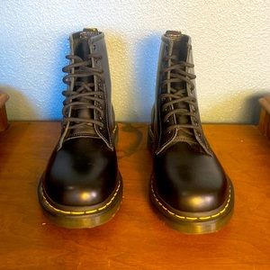 Dr. Martins Black Boots SZ-7